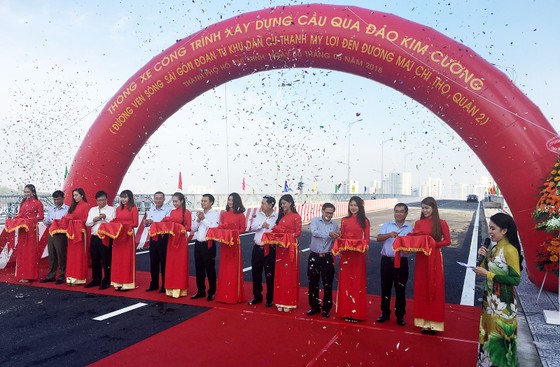 Thông xe cầu qua đảo Kim Cương quận 2 ảnh 1