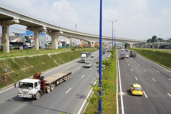 Thông xe nút giao giải cứu kẹt xe khu Đông TPHCM ảnh 4
