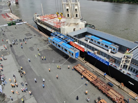 Các toa đầu tiên của metro số 1 (Bến Thành- Suối Tiên) cập cảng Khánh Hội ảnh 11