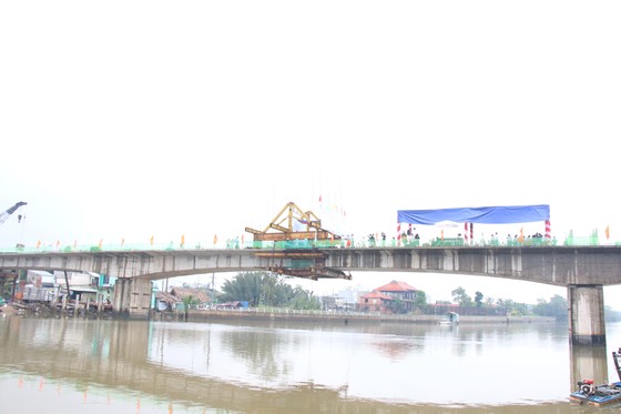 Hợp long cầu Phước Lộc huyện Nhà Bè sau 8 năm thi công ảnh 2
