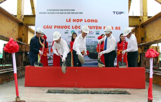 Hợp long cầu Phước Lộc huyện Nhà Bè sau 8 năm thi công ảnh 1