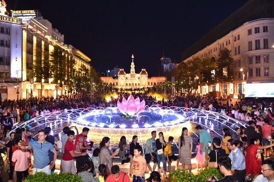 'Kinh tế đêm' là sản phẩm trọng tâm trong chiến lược phát triển du lịch TPHCM đến năm 2030 ảnh 1