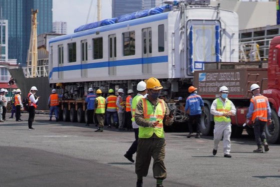 Đoàn tàu thứ 3 tuyến Metro số 1 (Bến Thành-Suối Tiên) đã lên ray ảnh 2