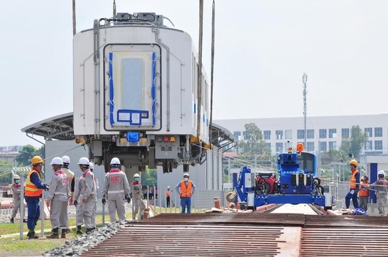 Đoàn tàu thứ 3 tuyến Metro số 1 (Bến Thành-Suối Tiên) đã lên ray ảnh 4