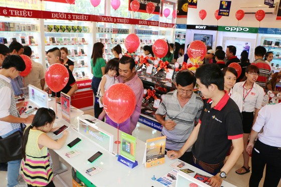 FPT chuyển nhượng 30% vốn tại FPT Retail cho Dragon Capital và VinaCapital ảnh 2