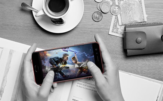 Hơn 10.000 đơn hàng OPPO F3 đỏ ảnh 1