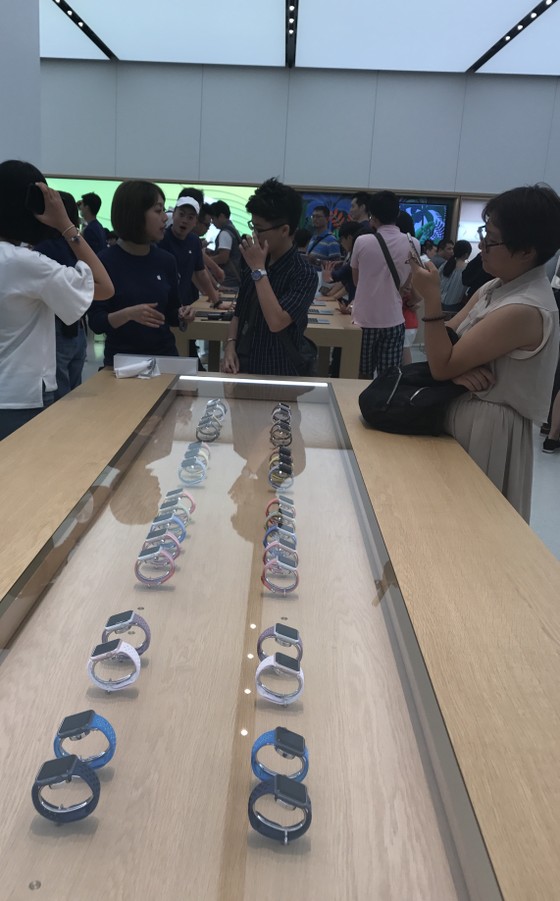 Sang trọng và gần gũi ở cửa hàng chính hãng Apple ảnh 8