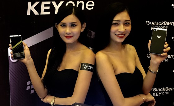 BlackBerry KEYone với giá gần 15 triệu đồng ảnh 1