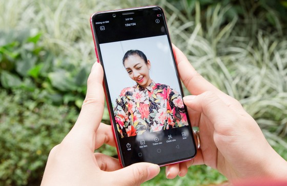 OPPO F5, càng selfie càng có hình đẹp ảnh 2