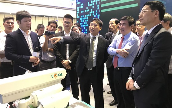 Khai mạc Triển lãm “Viettel với cuộc cách mạng công nghiệp 4.0" ảnh 2