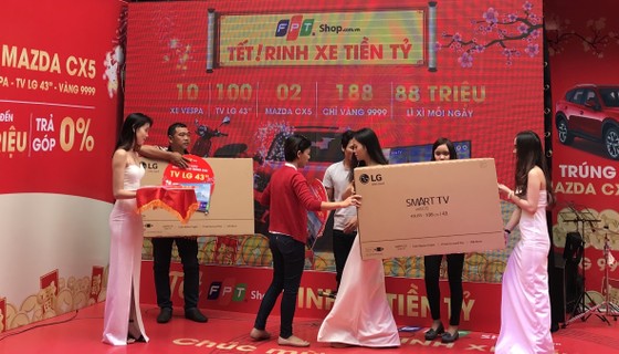FPT Shop trao giải "Rinh xe tiền tỷ" ảnh 1