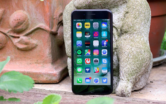 5 smartphone 8 đến 15 triệu dành cho người không thích "tai thỏ" ảnh 1
