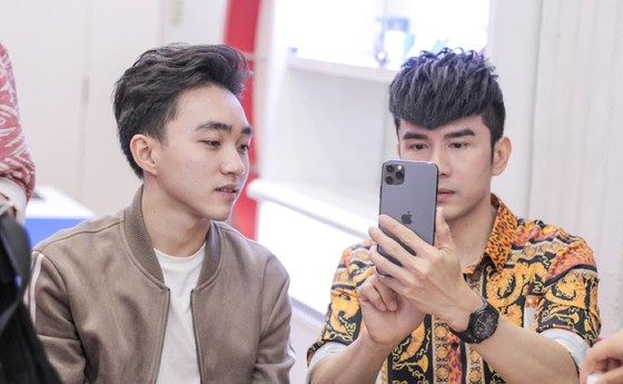 Nhiều nghệ sĩ mua iPhone 11 tại Di Động Việt ảnh 1