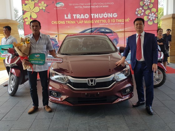 Chương trình quay số trúng thưởng 'Lắp mạng Viettel-Ô tô theo về' đã tìm ra những chủ nhân may mắn ảnh 1