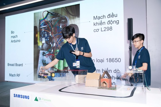 Trao giải Cuộc thi Cùng bạn Kiến tạo Tương lai – Solve For Tomorrow 2020 ảnh 1