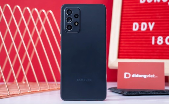 Di Động Việt mở bán Galaxy A52 và A72, giá từ 7,99 triệu đồng  ​ ảnh 1