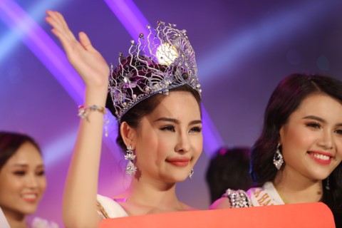 Cục NTBD đề nghị báo cáo về nghi vấn hoa hậu”thẩm mỹ” ảnh 1