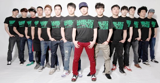 Hàng trăm bạn trẻ cuồng nhiệt trong lễ hội dành cho fan K-pop ảnh 2