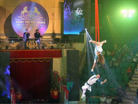Tài năng xiếc Việt có cuộc ra mắt ấn tượng ảnh 1