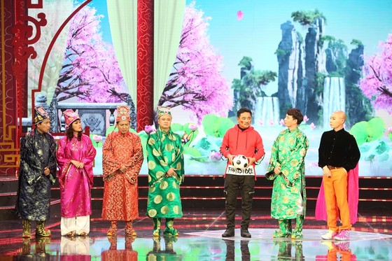 Táo quân 2019: Ngọc Hoàng xuống hạ giới 'đi bão', mừng chiến thắng của đội tuyển Việt Nam ảnh 2