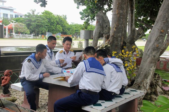 Nhiều hoạt động ý nghĩa hướng về biển đảo quê hương ảnh 1