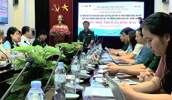 150 tác phẩm tham dự cuộc thi “Những tấm gương bình dị mà cao qúy” ảnh 1
