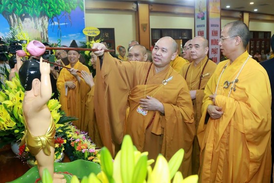 Trang nghiêm chính lễ Phật đản đặc biệt tại chùa Quán Sứ ảnh 2