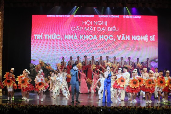 Xây dựng và phát triển đội ngũ trí thức, nhà khoa học, văn nghệ sĩ là nhiệm vụ chiến lược ảnh 1
