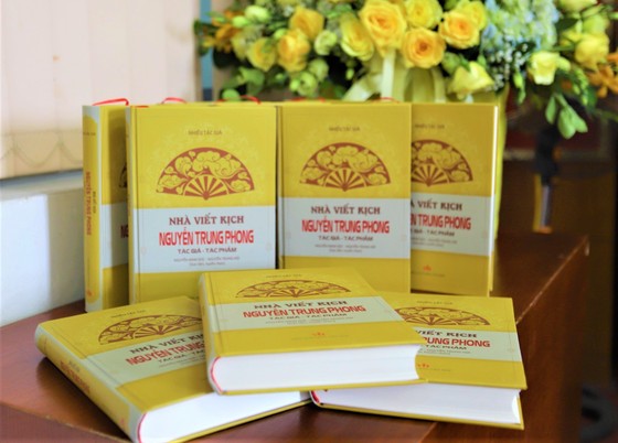 Nhà viết kịch Nguyễn Trung Phong - Huyền thoại Ví, Giặm ảnh 2