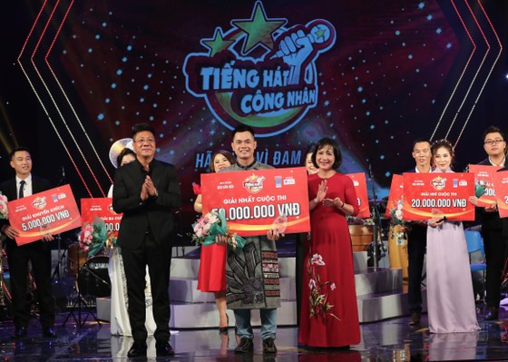 Giọng ca đến từ Sơn La giành vị trí quán quân Tiếng hát công nhân 2020 ảnh 1