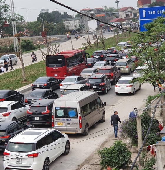 'Biển người' chen chân ở Tam Chúc- Hà Nam ảnh 2