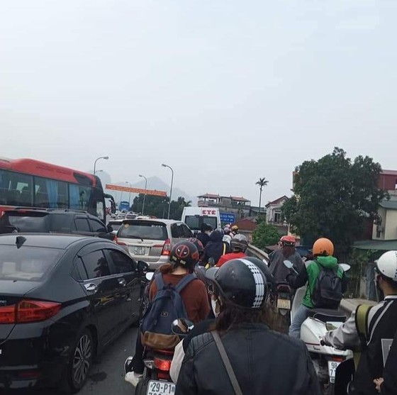 'Biển người' chen chân ở Tam Chúc- Hà Nam ảnh 1