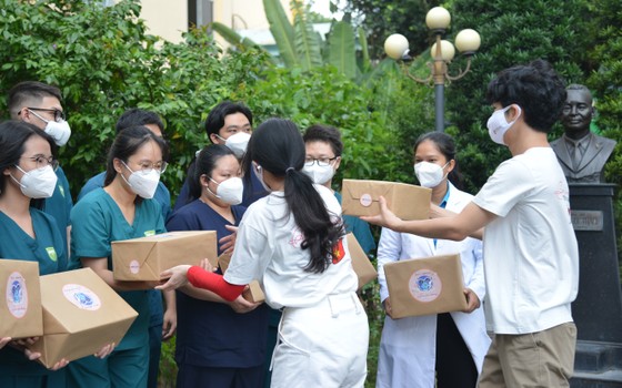 Tổng cục Du lịch Hàn Quốc "Trao yêu thương, Tiếp sức mạnh" tới y bác sĩ Việt Nam nơi tuyến đầu chống dịch ảnh 2
