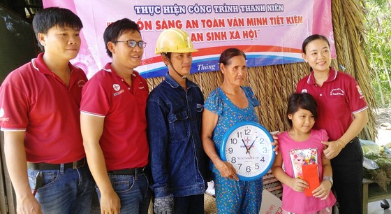 Chiến dịch Kỳ nghỉ hồng: Chăm sóc hệ thống điện cho dân nghèo ảnh 1