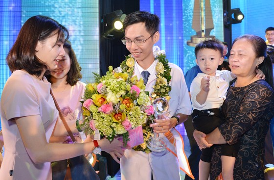 Tuyên dương 10 công dân trẻ tiêu biểu TPHCM năm 2017 ảnh 4