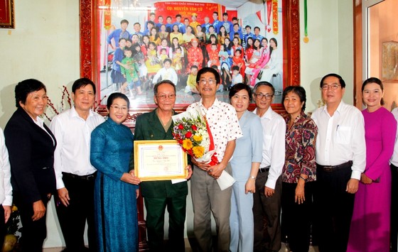 Lãnh đạo TPHCM thăm, chúc thọ người cao tuổi ảnh 1