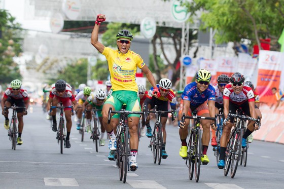 Cúp Truyền hình TPHCM 2018: Ngoại binh Loic "phát pháo" khiến 40 tay đua rơi đài ảnh 2