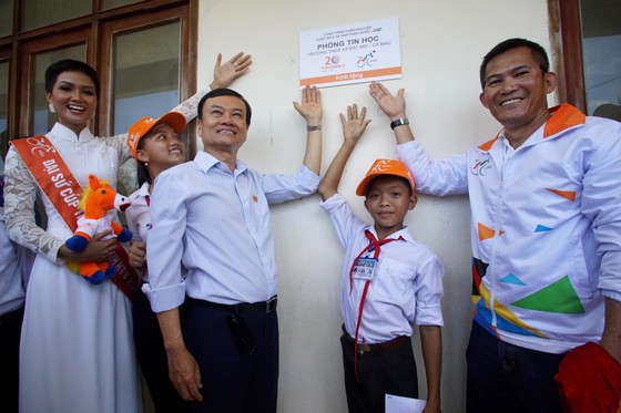Cúp Truyền hình TPHCM 2018: Danh hài Việt Hương thán phục các VĐV xe đạp ảnh 3