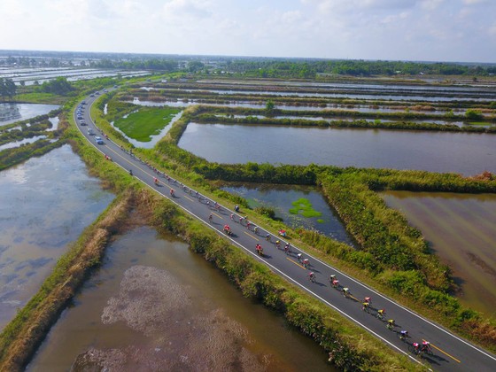 Cuộc chơi của các tay đua tốp dưới ảnh 1