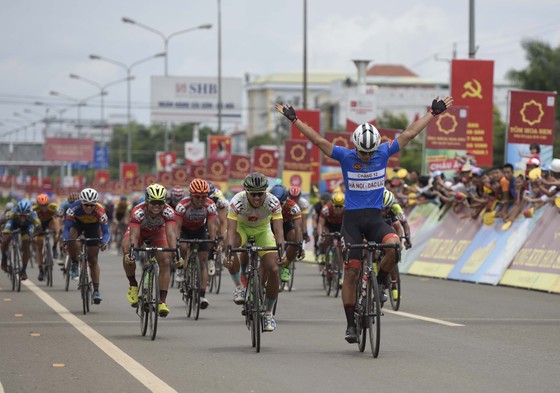 Làm máy kéo hơn 120 km, Javier vẫn không đánh được áo vàng ảnh 2