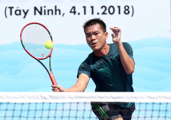 Mẹ ngôi sao quần vợt Lý Hoàng Nam tung hoành trên sân quần vợt phong trào ảnh 4