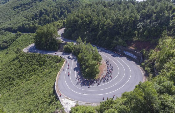 Giải xe đạp quốc tế VTV Cúp: Loic lấy lại áo vàng giúp Bike Life Đồng Nai thắng lớn ảnh 1