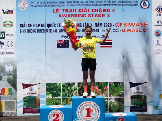 Lần đầu tiên giải xe đạp nữ quốc tế Bình Dương có 2 VĐV cùng về nhất chặng ảnh 2