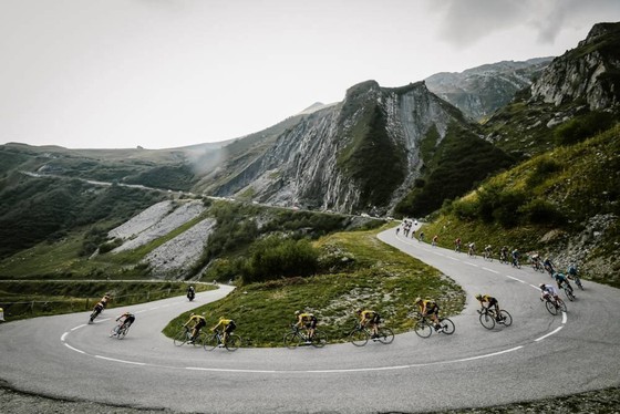 Tour de France 2020: “Superman” Miguel Lopez thắng chặng 17 khi Áo vàng Roglic nới rộng khoảng cách ảnh 1
