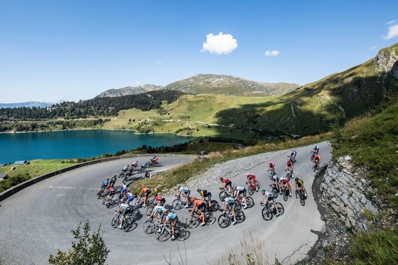Tour de France 2020: Kwiatkowski và Carapaz bùng nổ giúp Ineos lấy Áo đỏ ảnh 1