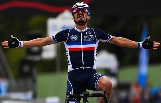 Julian Alaphilippe giúp người Pháp có HCV xe đạp thế giới sau 23 năm chờ đợi ảnh 1