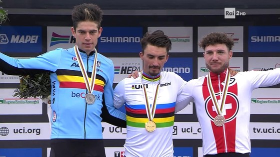 Julian Alaphilippe giúp người Pháp có HCV xe đạp thế giới sau 23 năm chờ đợi ảnh 2
