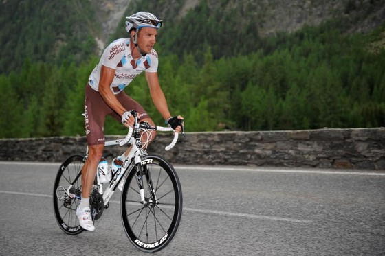 Tay đua từng mặc áo vàng Tour de France về hưu rồi mới bị cấm… thi đấu ảnh 2