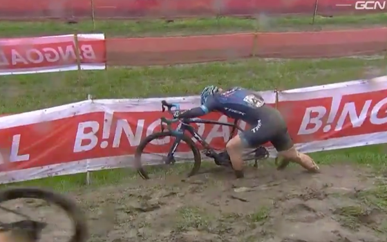 Đường đua xe đạp việt dã UCI World Cup như một bãi lầy ảnh 1