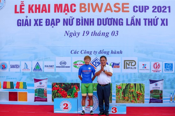 Nguyễn Thị Thật chiến thắng chặng 2 giành Áo xanh giải xe đạp nữ Biwase 2021 ảnh 2